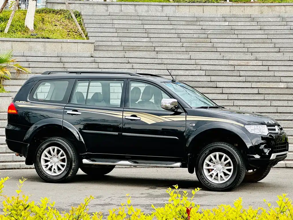 Pajero Jinchang 2013 3.0L automatic four-wheel drive executive version купить на сайте DeffCars