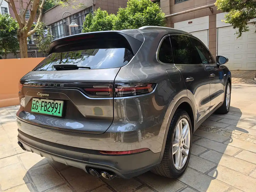 Cayenne New Energy 2022 Cayenne E-Hybrid 2.0T Platinum Edition купить на сайте DeffCars