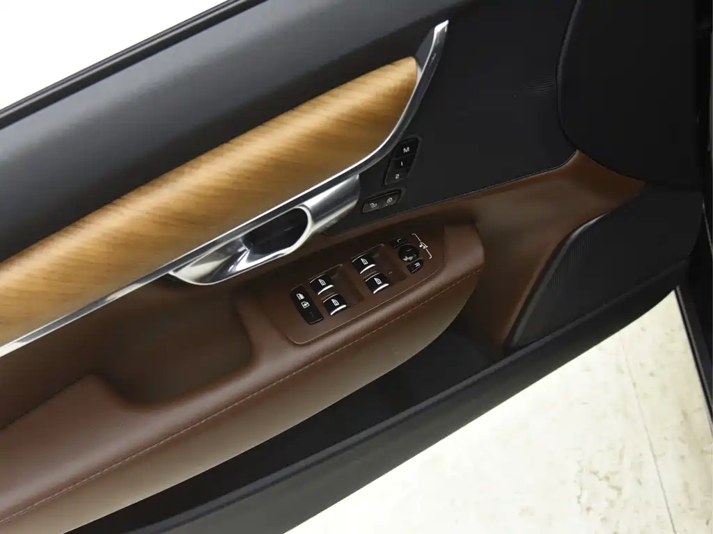 Volvo S90 2024 B5 Zhiyi Luxury Edition купить на сайте DeffCars