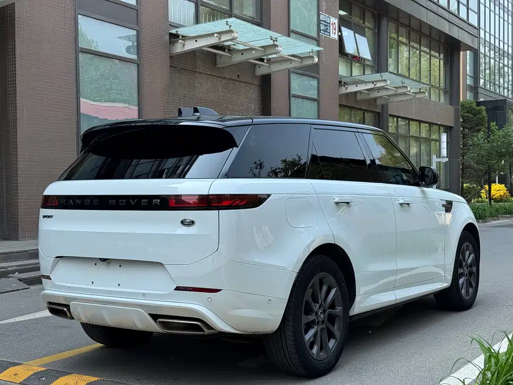 Range Rover Sport 2023 400PS Dynamic SE купить на сайте DeffCars