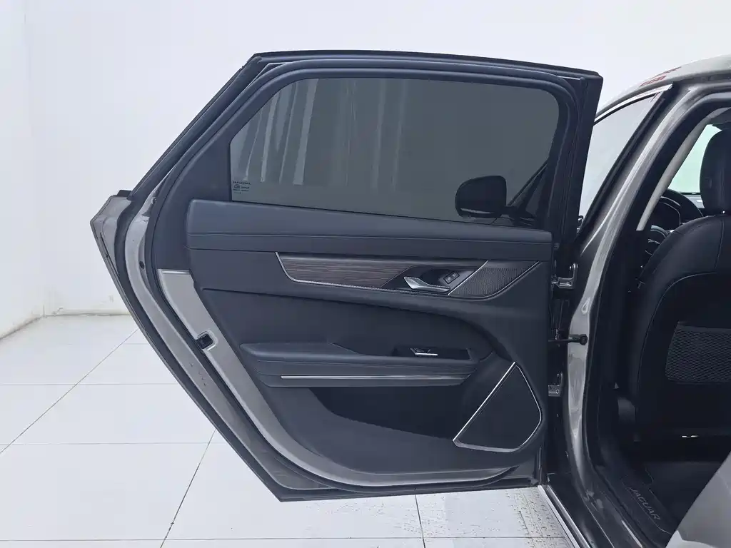 Jaguar XFL 2022 XFL 2.0T P200 2WD Elite Deluxe Edition купить на сайте DeffCars