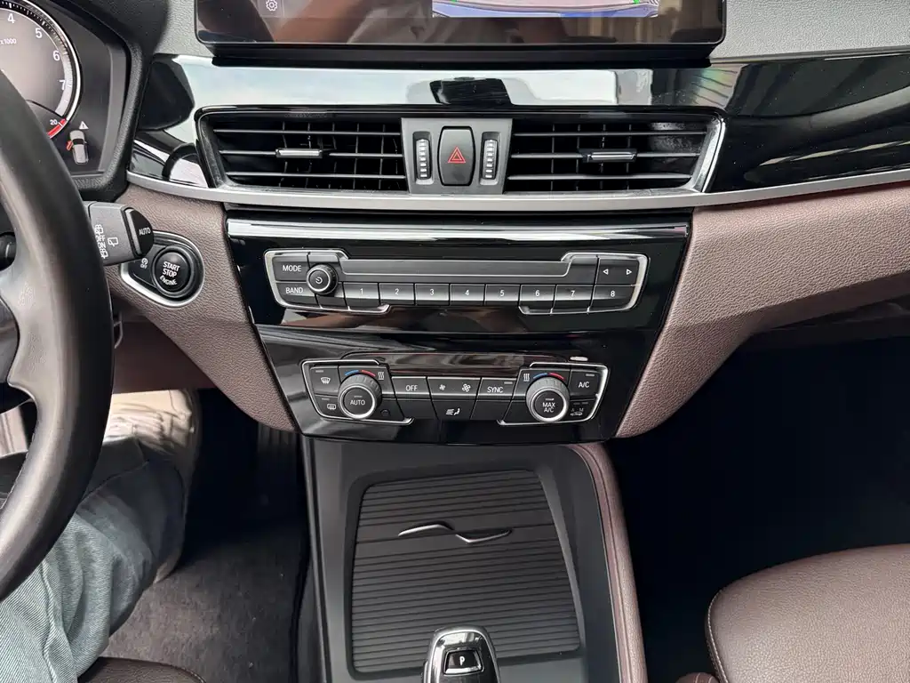BMW X1 2022 sDrive25Li Leading Model купить на сайте DeffCars