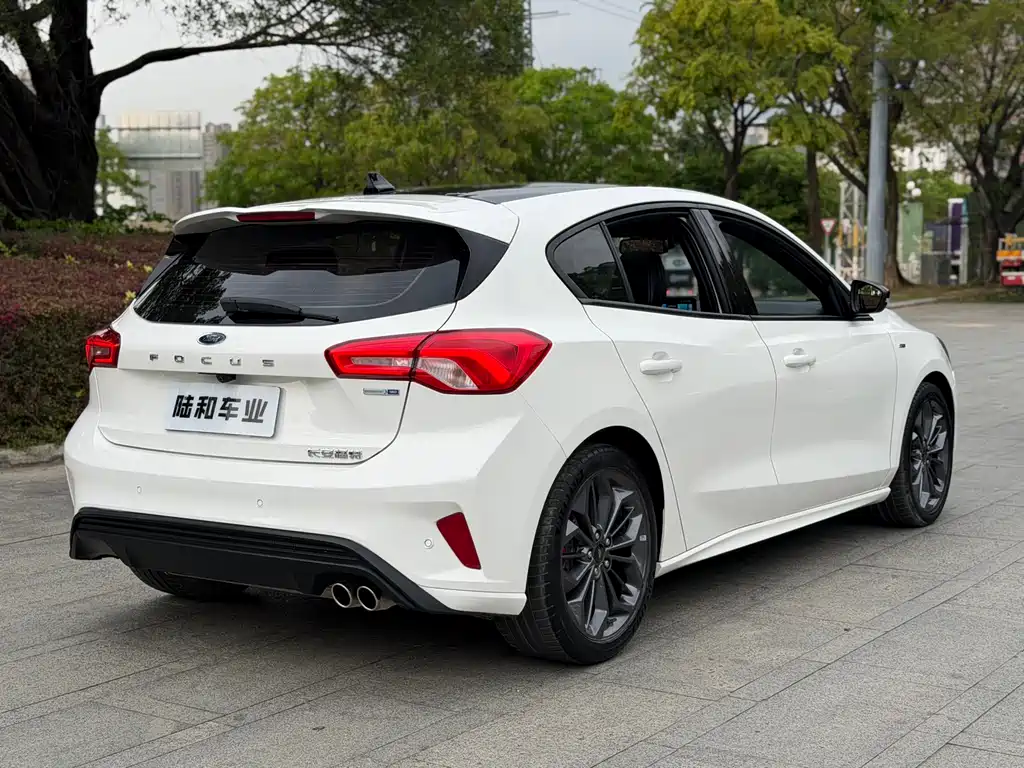 Focus 2022 Hatchback EcoBoost 180 Automatic ST Line купить на сайте DeffCars