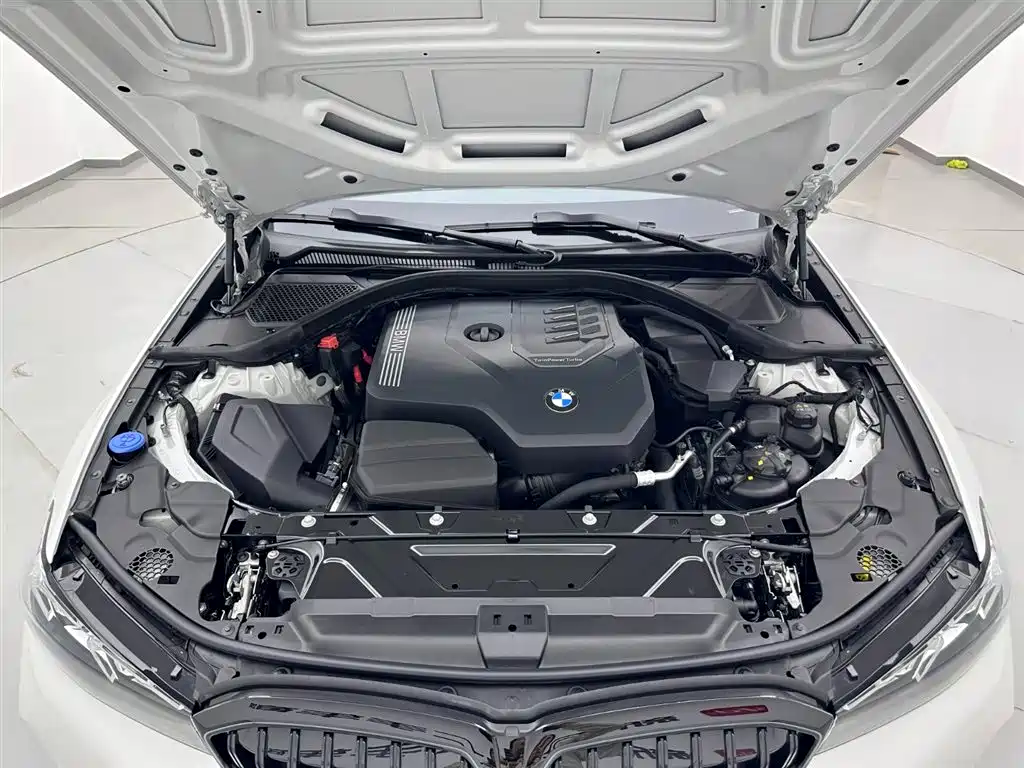 BMW 3 Series 2025 330Li M Sports Night Package купить на сайте DeffCars
