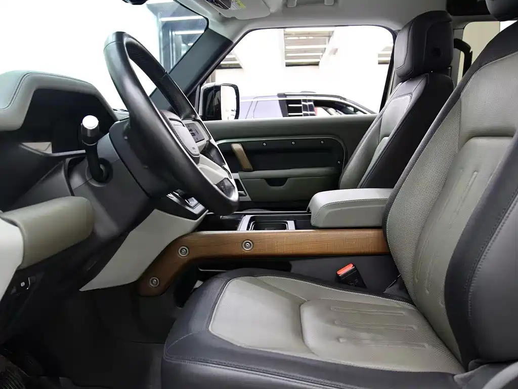 Land Rover Defender 2022 90 2.0T P300 X-DYNAMIC HSE купить на сайте DeffCars