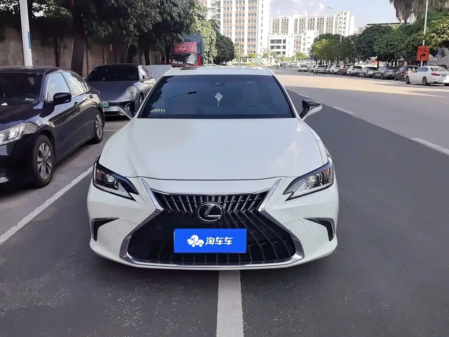 Lexus ES 2022 200 Excellence Edition купить на сайте DeffCars