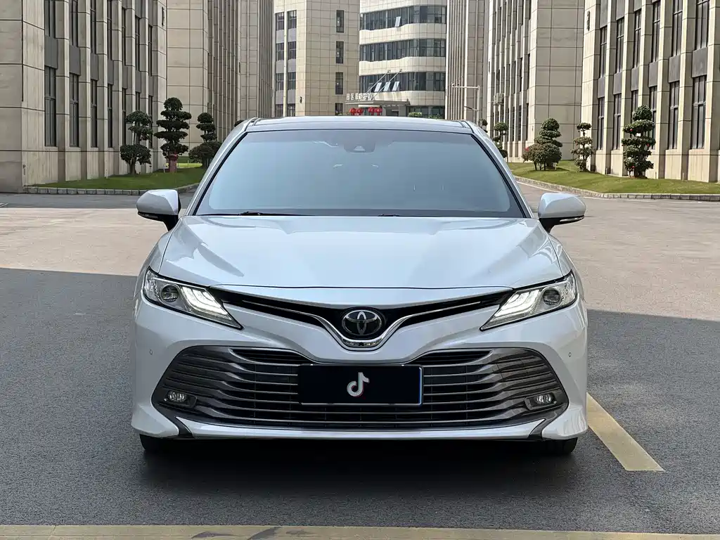 Camry 2019 2.5G Deluxe Edition National VI купить на сайте DeffCars