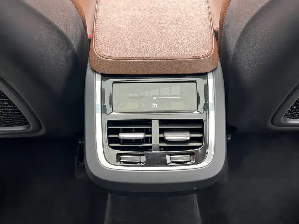 Volvo XC90 2019 T6 Zhiyi Edition 7 seats National VI купить на сайте DeffCars