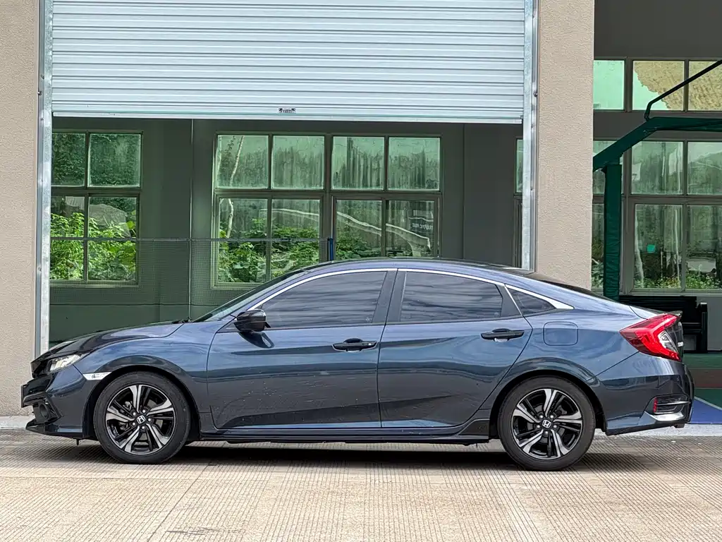 Civic 2019 220TURBO CVT Combustion Edition Country VI купить на сайте DeffCars