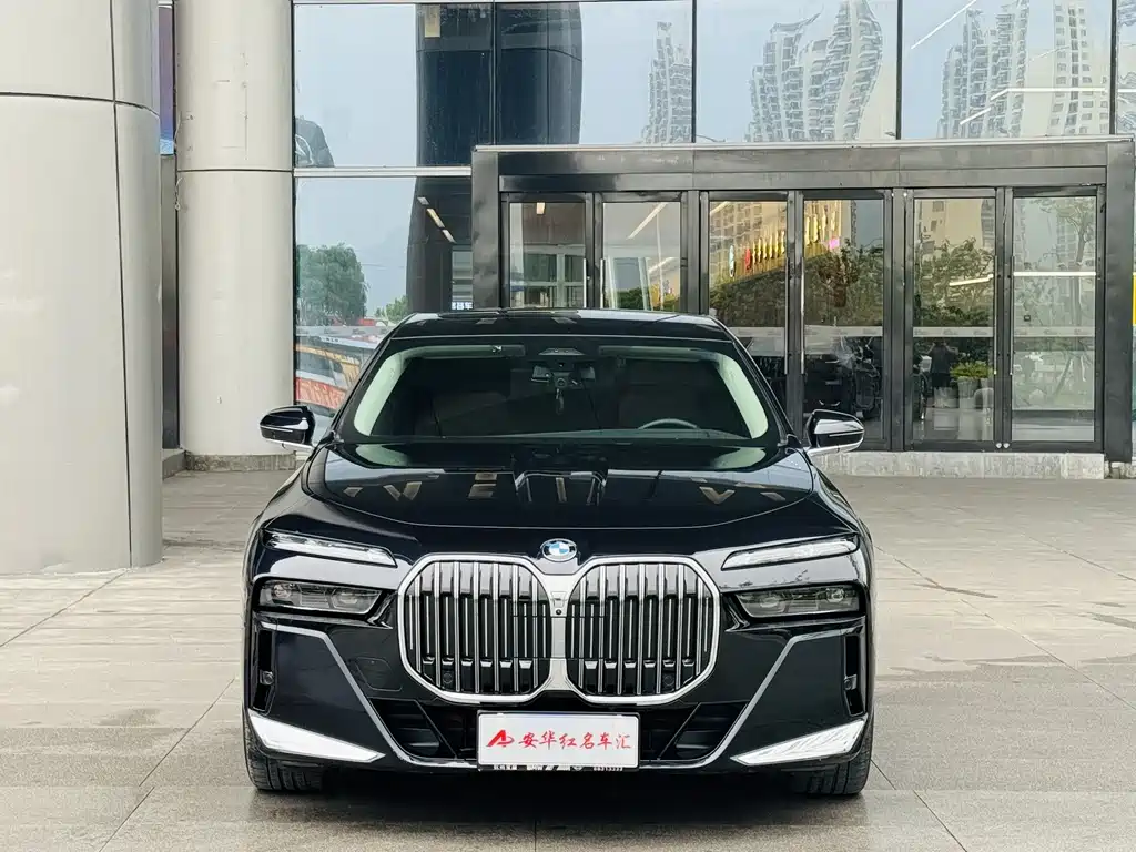BMW 7 Series 2023 740Li Leading M Sports Package купить на сайте DeffCars
