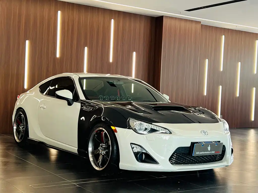 Toyota 86 2014 2.0L manual luxury model купить на сайте DeffCars