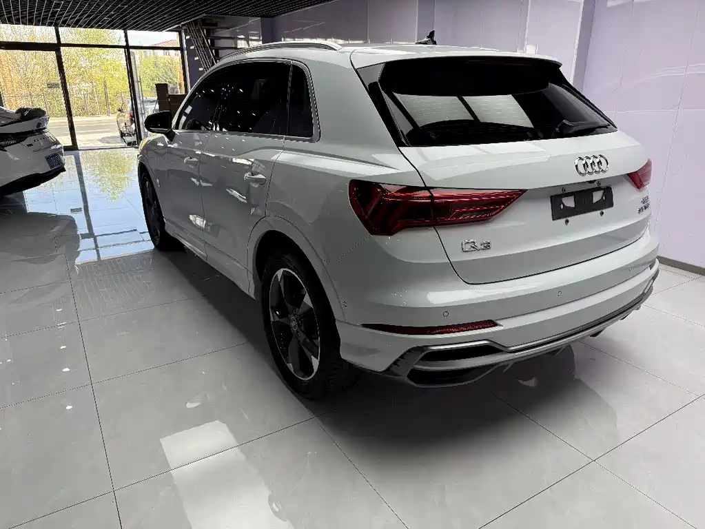 Audi Q3 2022 35 TFSI Fashionable and Dynamic купить на сайте DeffCars