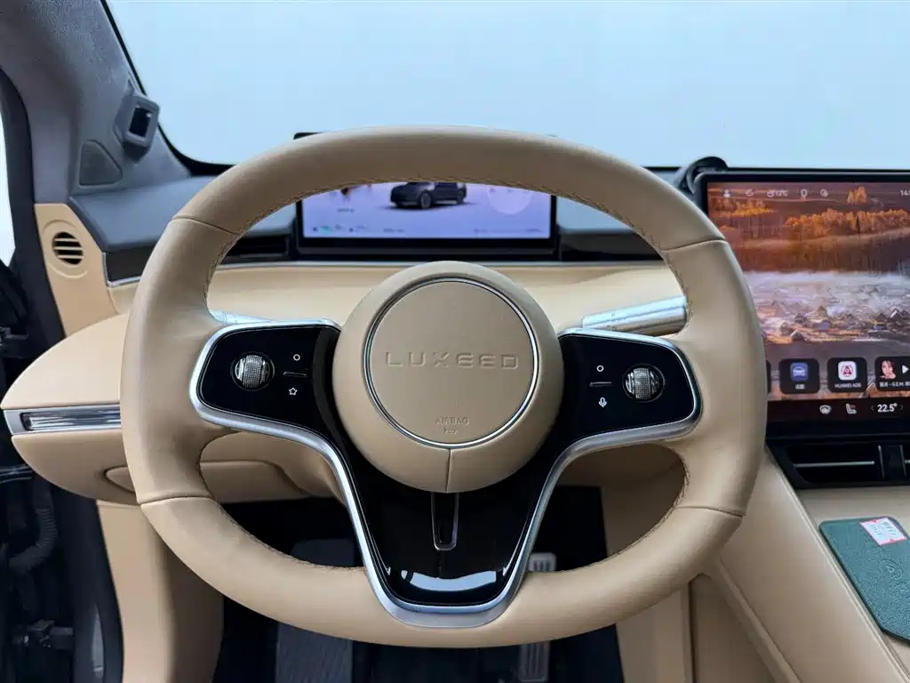 Zhijie R7 2025 extended range 331km Ultra купить на сайте DeffCars