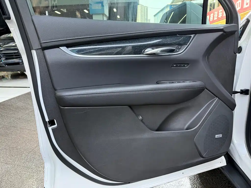 Cadillac XT5 2021 2.0T two-wheel drive luxury model купить на сайте DeffCars