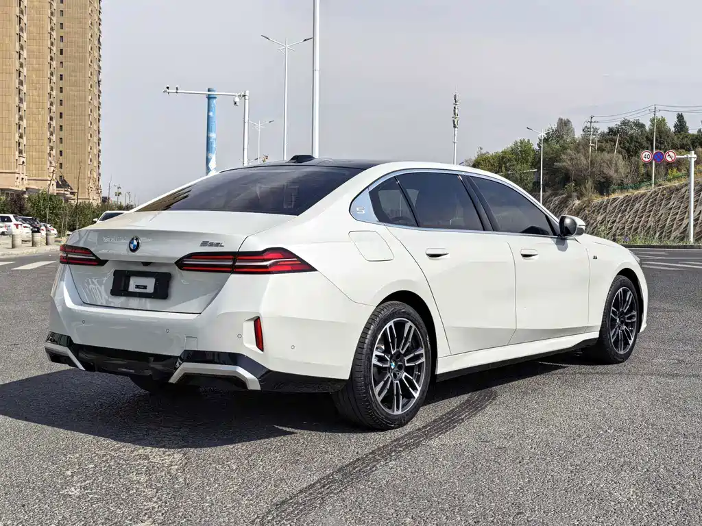 BMW 5 Series 2025 525Li M Sports Package купить на сайте DeffCars