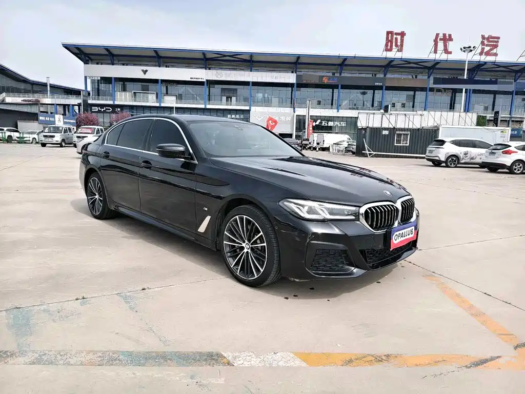BMW 5 Series 2023 530Li Leading M Sports Package купить на сайте DeffCars