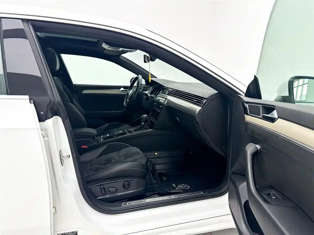 FAW-Volkswagen CC 2019 330TSI Huayan Edition National V купить на сайте DeffCars