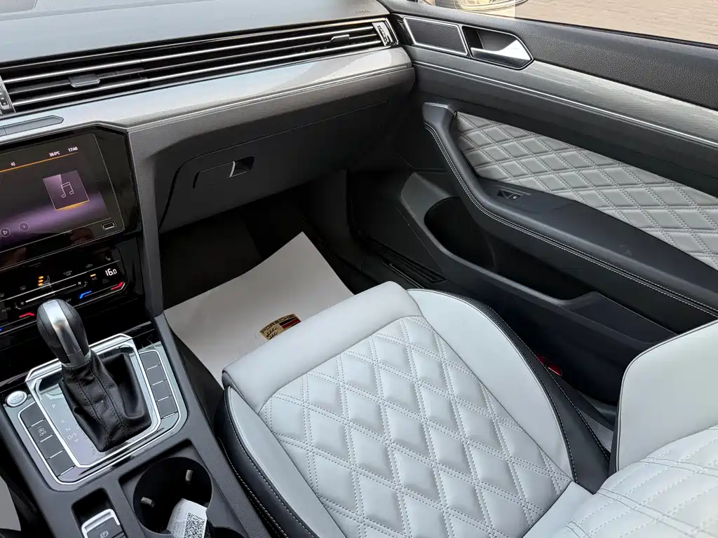 Magotan 2023 2 million commemorative edition 330TSI DSG leading model купить на сайте DeffCars