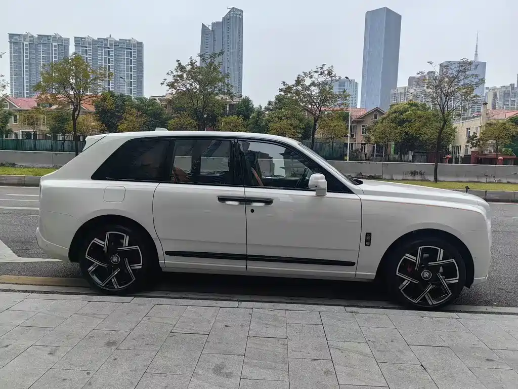 Cullinan 2024 Black Badge купить на сайте DeffCars