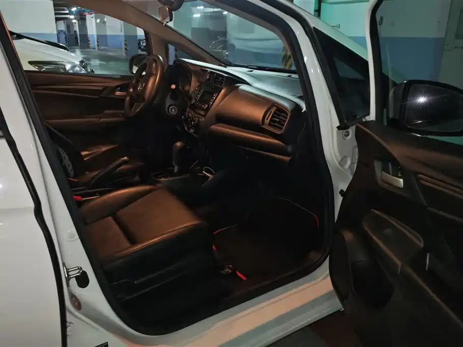 Fit 2018 1.5L CVT Comfort Sunroof Edition купить на сайте DeffCars