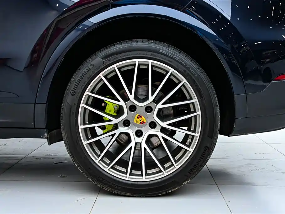 Cayenne New Energy 2023 Cayenne E-Hybrid 2.0T Platinum Edition купить на сайте DeffCars