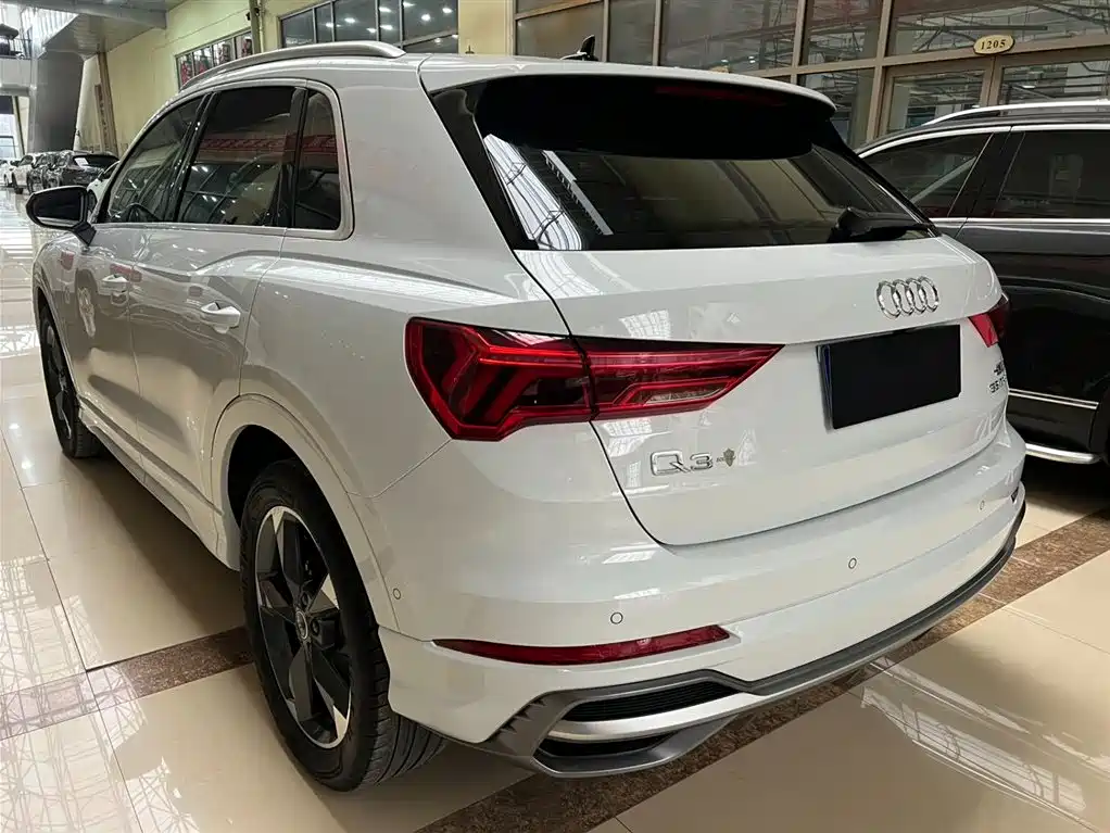 Audi Q3 2022 35 TFSI Fashionable and Dynamic купить на сайте DeffCars