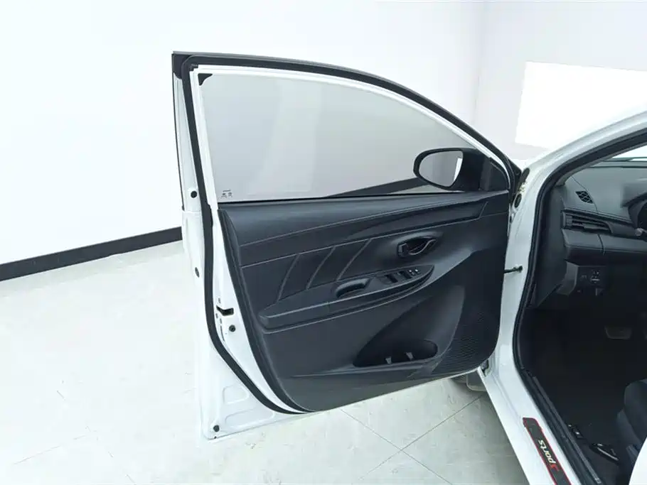 YARiS L 2017 1.5E CVT Charming Edition купить на сайте DeffCars