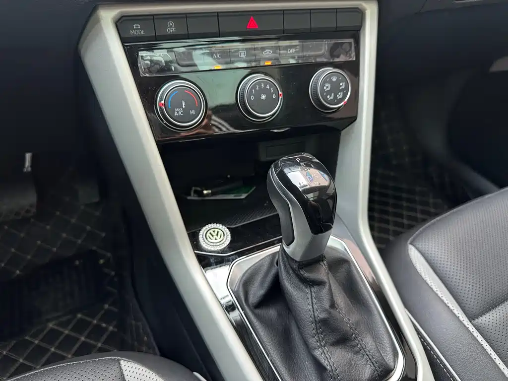 T-ROC 2023 280TSI DSG two-wheel drive time version купить на сайте DeffCars