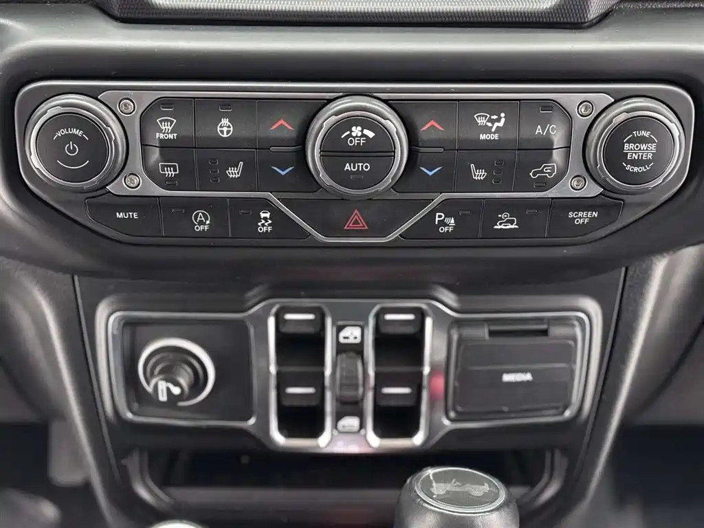 Wrangler 2022 2.0T Highlander Four-Door Edition купить на сайте DeffCars