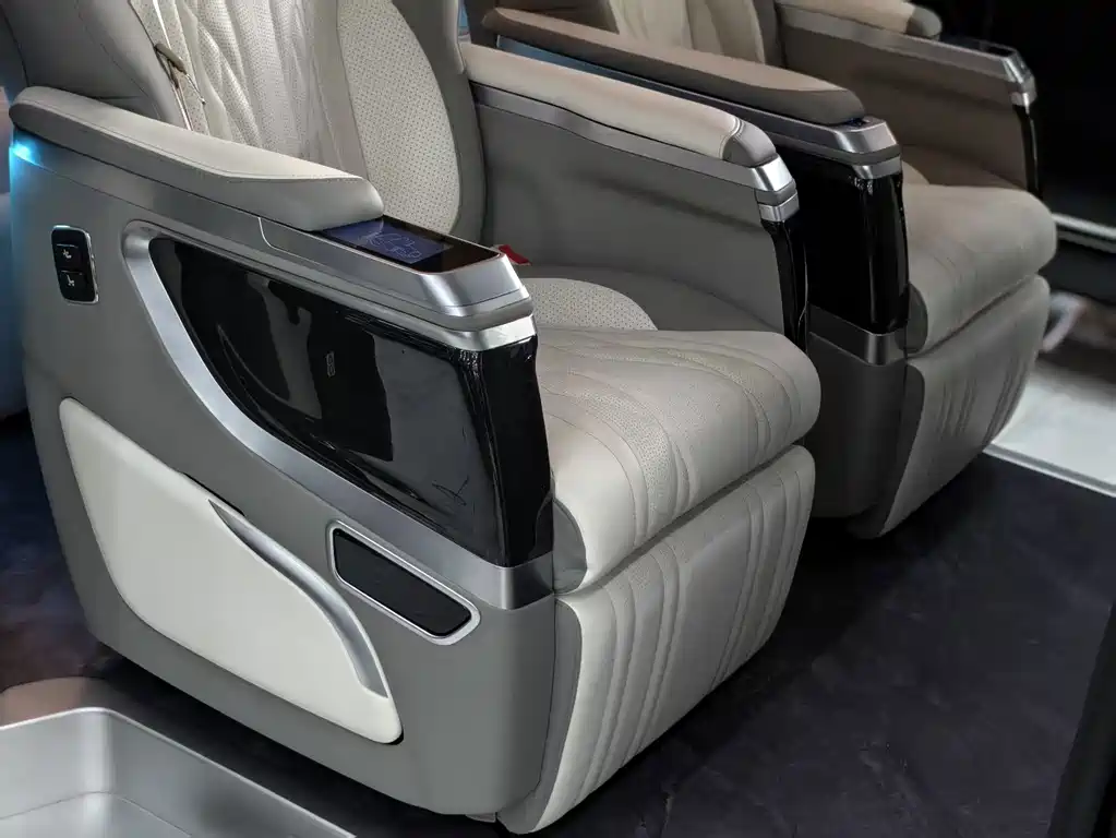Mercedes V-Class 2022 V 260L Long Wheelbase Deluxe Edition купить на сайте DeffCars