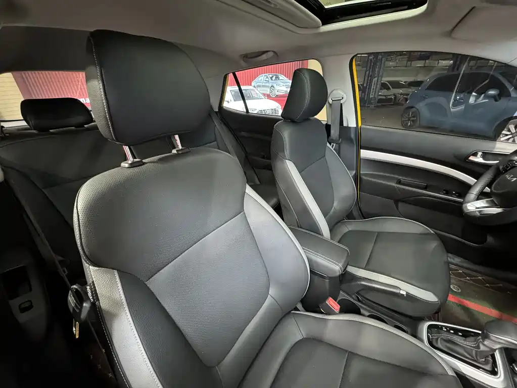 Yipao 2021 1.4L CVT Fun Sunroof Model купить на сайте DeffCars