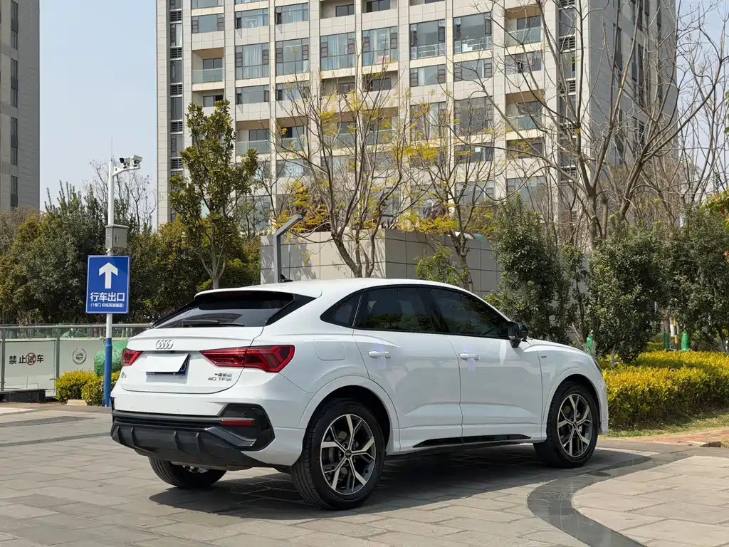 Audi Q3 Sportback 2022 40 TFSI Fashion Model купить на сайте DeffCars
