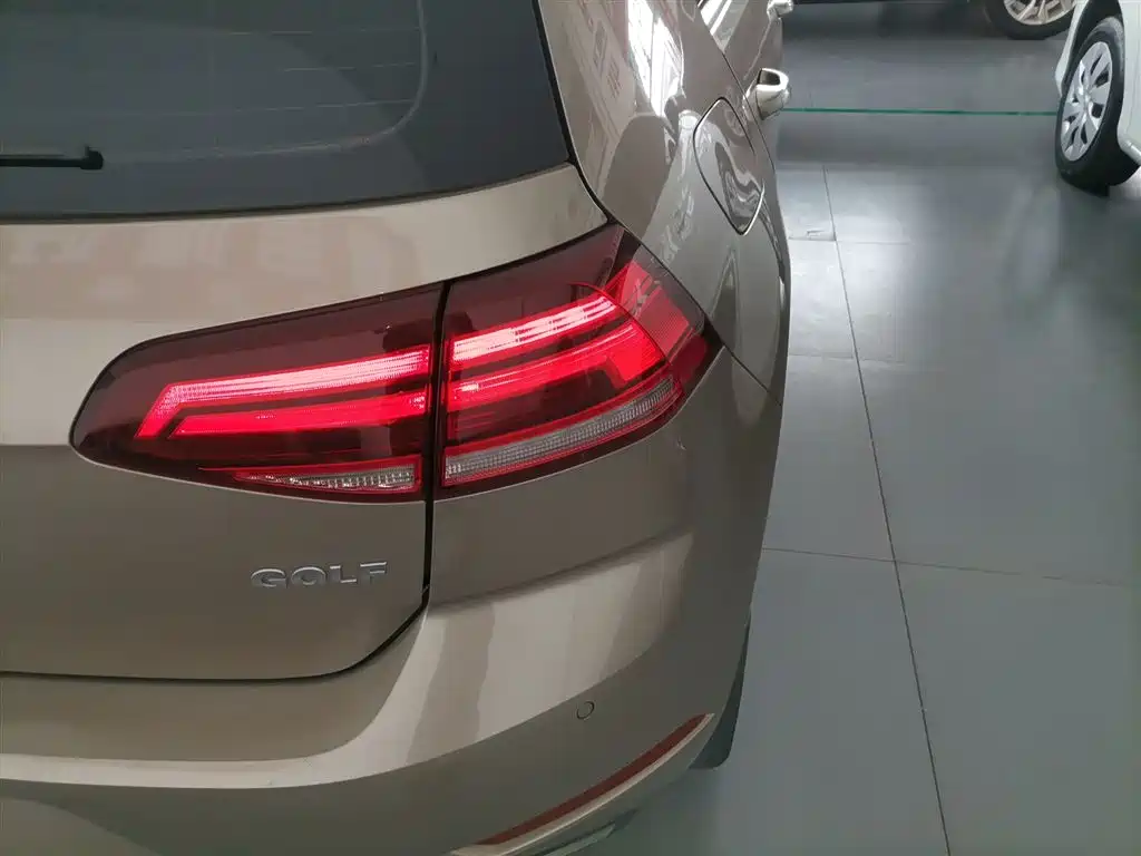 Golf 2019 1.6L automatic comfort model National V купить на сайте DeffCars