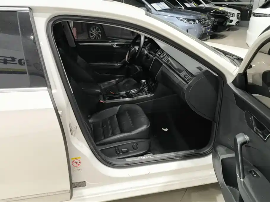 Passat 2016 330TSI DSG Royal Edition купить на сайте DeffCars