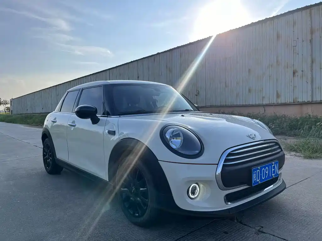 MINI 2018 1.5T ONE PLUS five-door version купить на сайте DeffCars