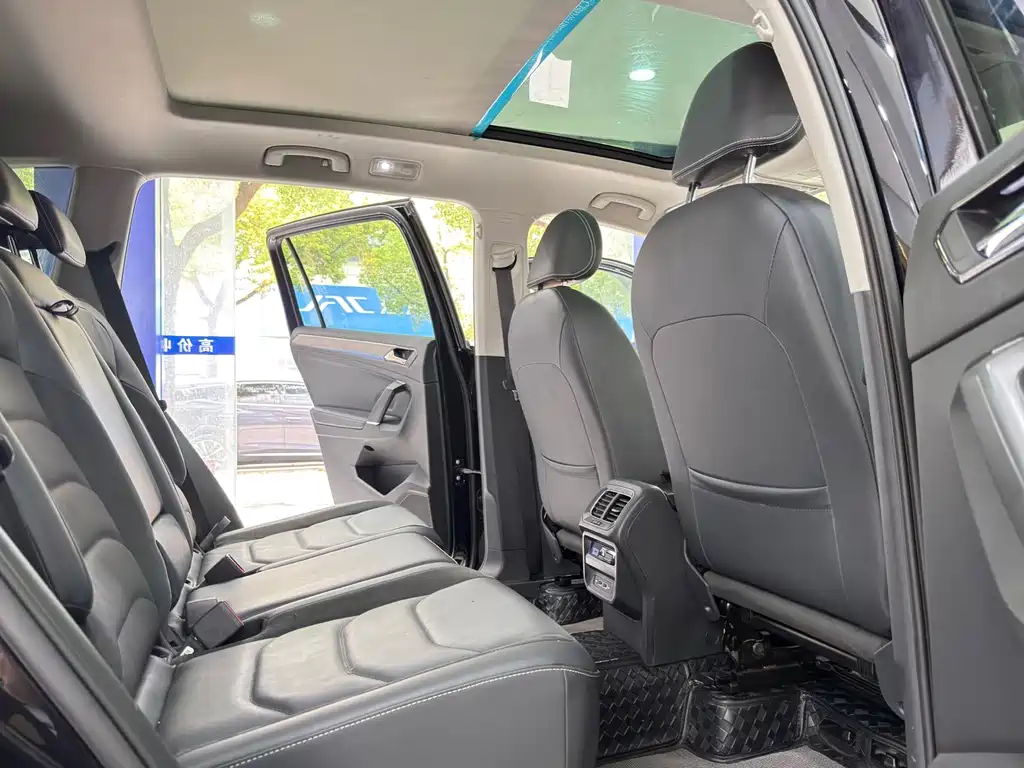 Tiguan L 2021 330TSI automatic two-wheel drive R-Line version купить на сайте DeffCars