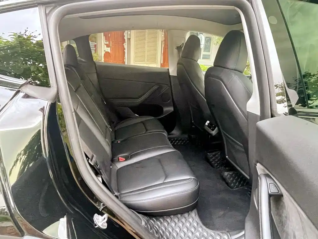 Model Y 2023 rear-wheel drive version купить на сайте DeffCars