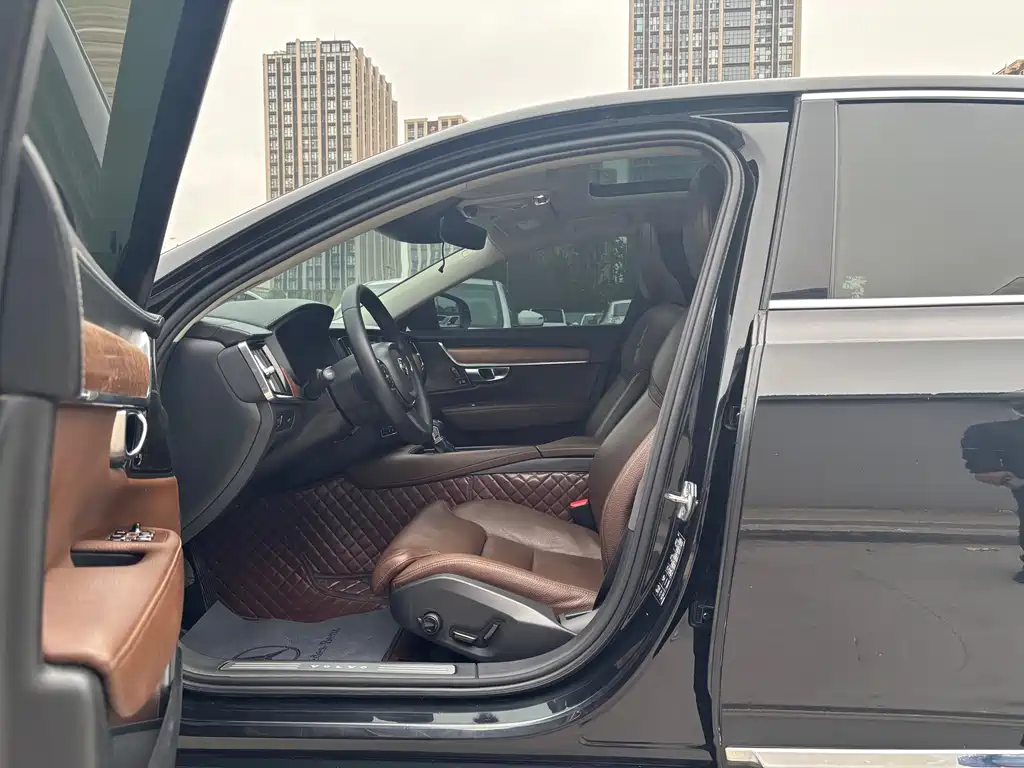 Volvo S90 2020 T5 Zhiyuan Luxury Edition купить на сайте DeffCars
