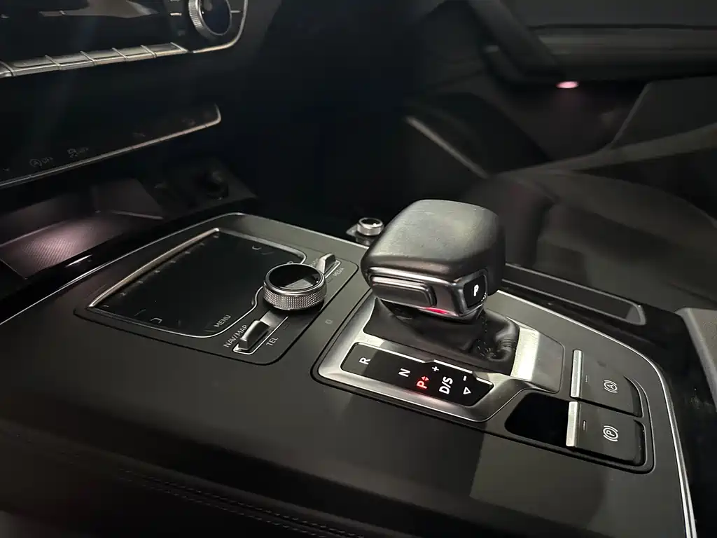 Audi Q5L 2020 facelift 40 TFSI enjoys fashionable style купить на сайте DeffCars