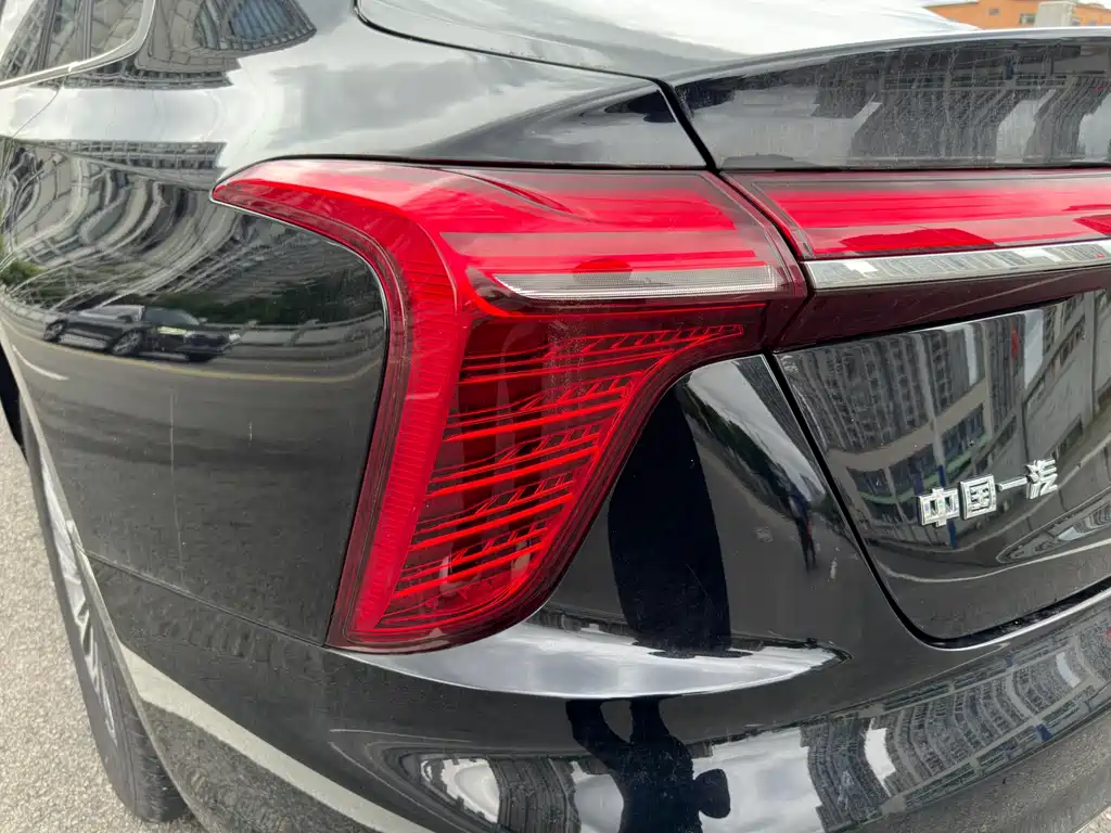 Hongqi H5 2023 1.5T DCT Zhilian Qiyun Edition купить на сайте DeffCars
