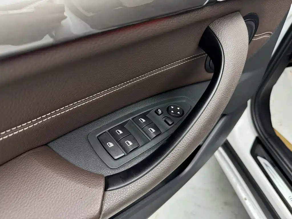 BMW X1 2019 xDrive20Li Exclusive Model купить на сайте DeffCars