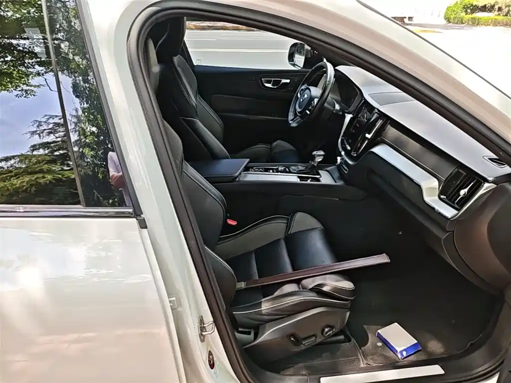 Volvo XC60 2021 T5 four-wheel drive Zhiyuan Sport Edition купить на сайте DeffCars
