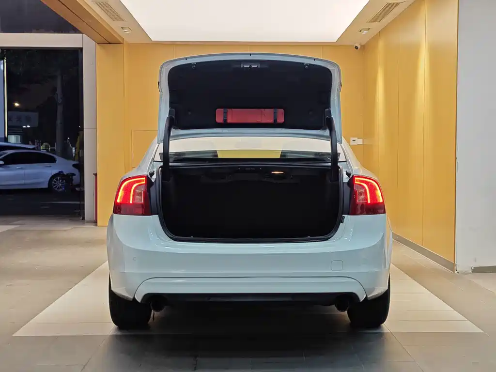 Volvo S60 2018 S60L T3 Smart Edition купить на сайте DeffCars
