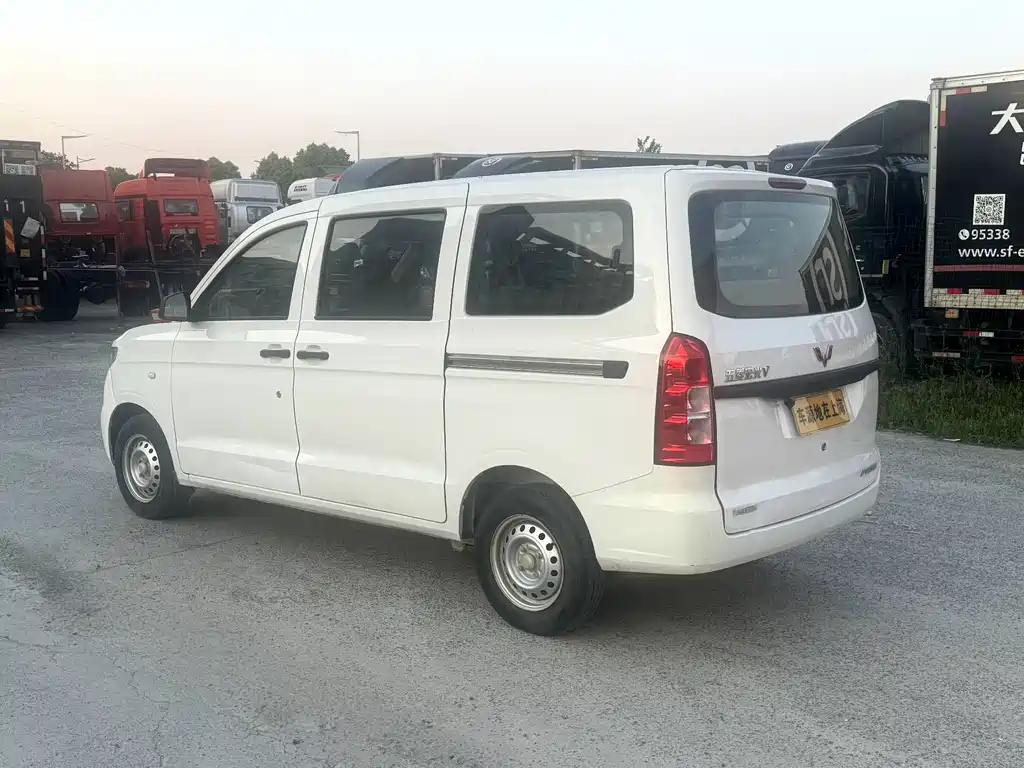 Wuling Hongguang V 2019 1.5L basic model National VI LAR купить на сайте DeffCars