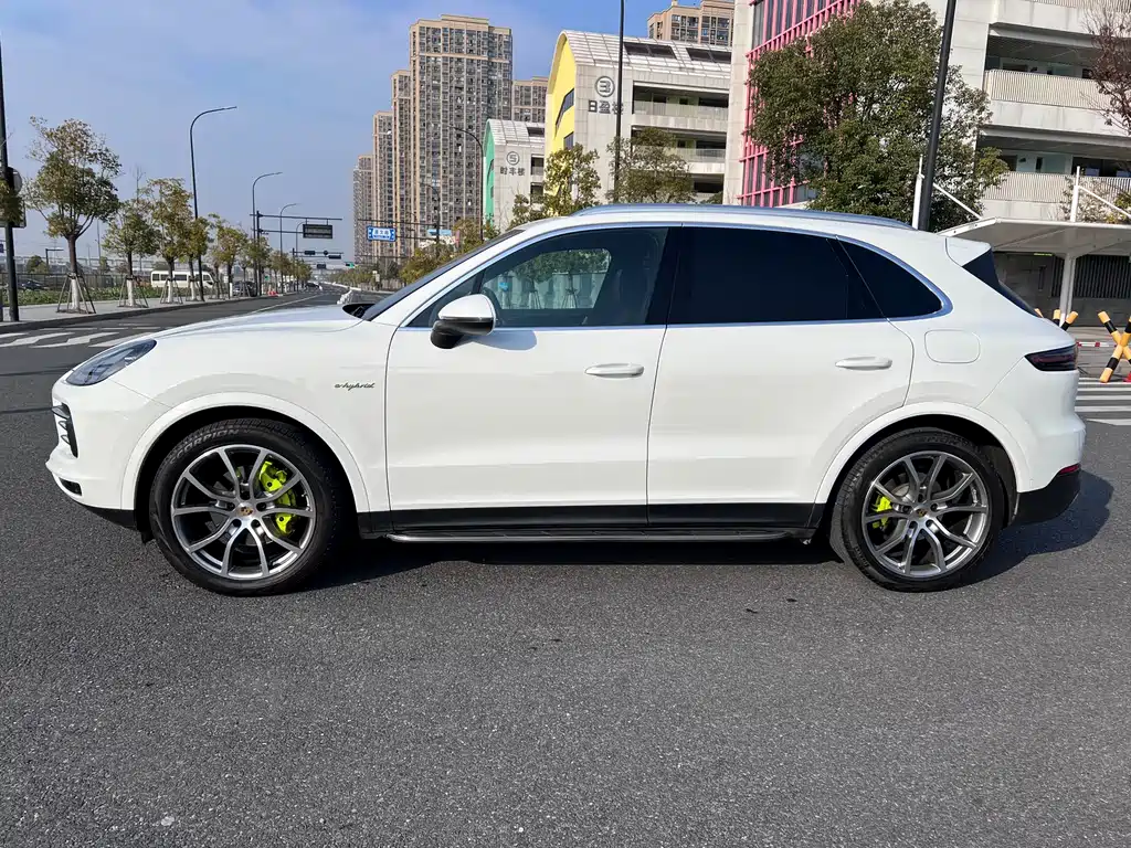 Cayenne New Energy 2022 Cayenne E-Hybrid 2.0T Platinum Edition купить на сайте DeffCars