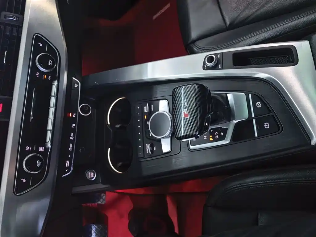 Audi A4L 2018 30th Anniversary Model 40 TFSI Fashion Model купить на сайте DeffCars