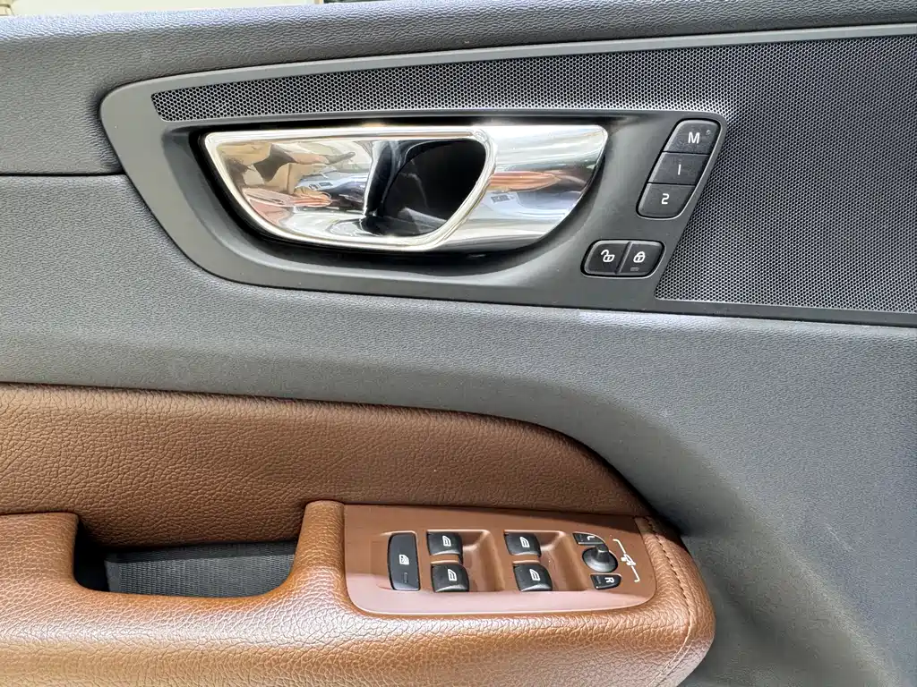 Volvo XC60 2019 T5 Four-wheel Drive Smart Edition National V купить на сайте DeffCars