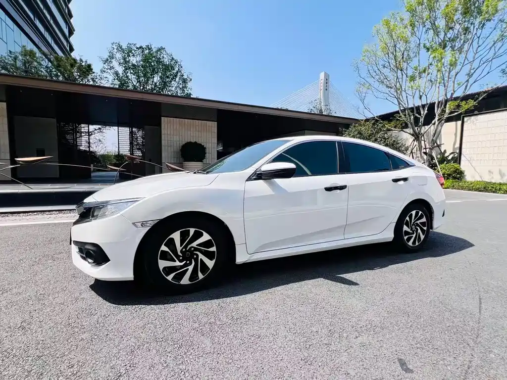 Civic 2016 220TURBO CVT Deluxe Edition купить на сайте DeffCars
