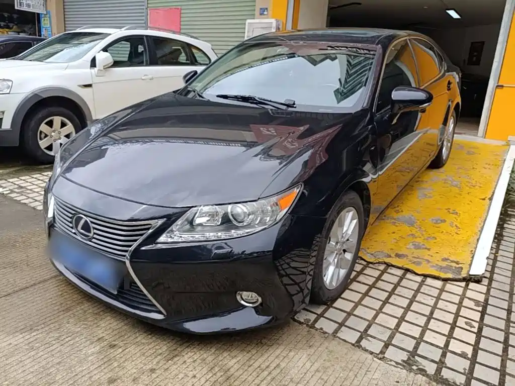 Lexus ES 2014 300h Elite Edition купить на сайте DeffCars