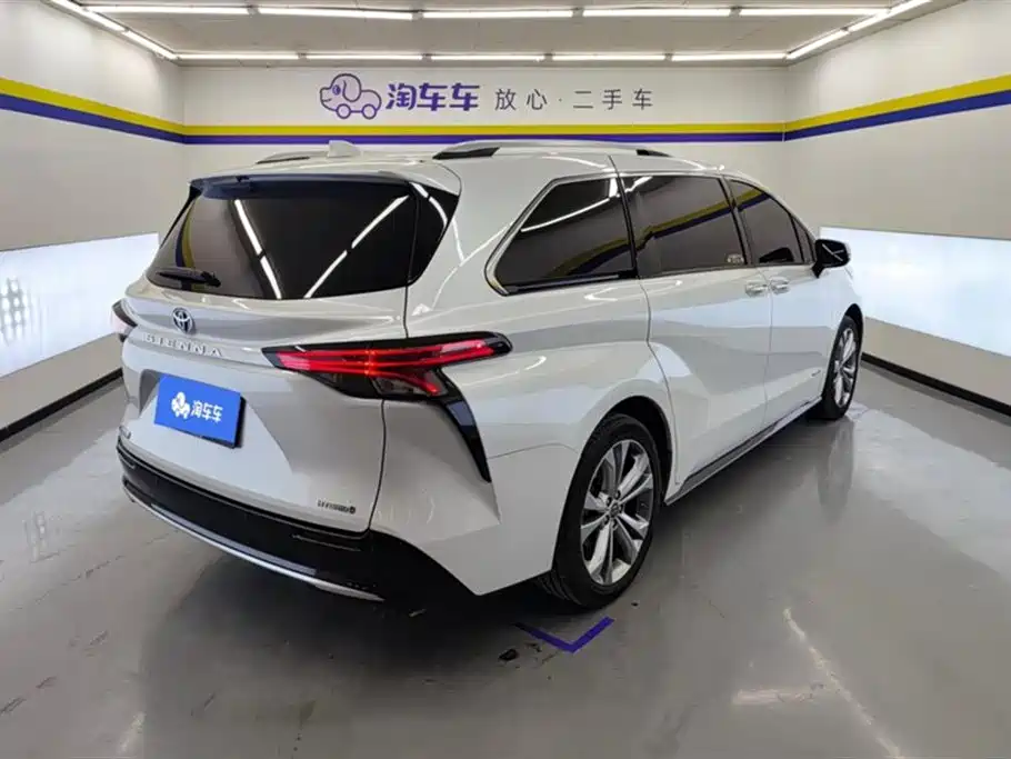 SIENNA 2023 2.5L Hybrid Premium Edition купить на сайте DeffCars